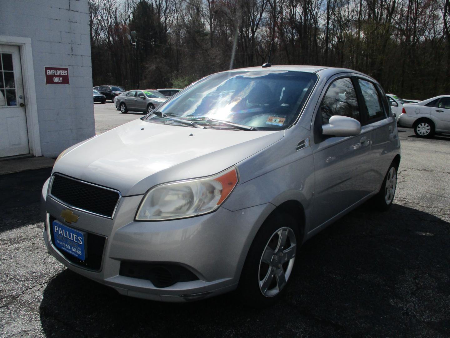 2009 SILVER Chevrolet Aveo5 (KL1TD66E29B) with an 1.6L L4 DOHC 16V engine, AUTOMATIC transmission, located at 540a Delsea Drive, Sewell, NJ, 08080, (856) 589-6888, 39.752560, -75.111206 - Photo#0